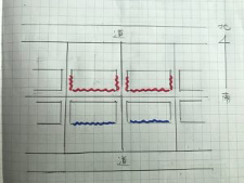 北と南に道路がある家群
